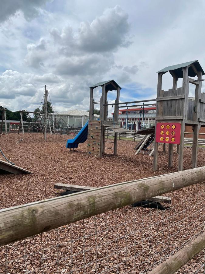 Parkdean Static Caravan On Cherry Tree Holiday Park Грейт-Ярмут Экстерьер фото
